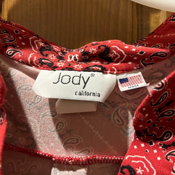 JODY - XL red paisley sleeveless top - Picture 2 of 3